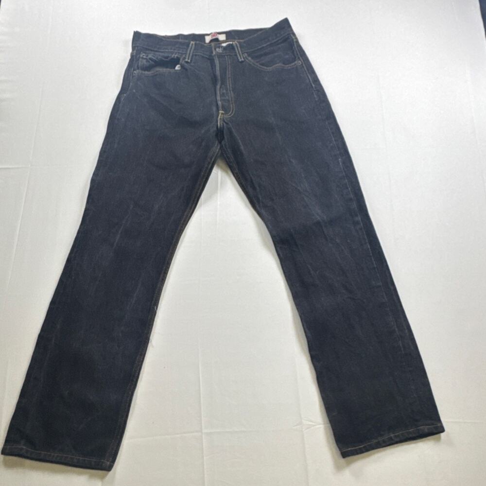 Levi’s 501 Original Fit, button fly, dark wash, 32x32, made in Mexico.